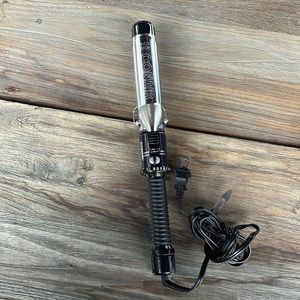 Conair 1-1/4 inch barrel size curling iron with adjustable temperature